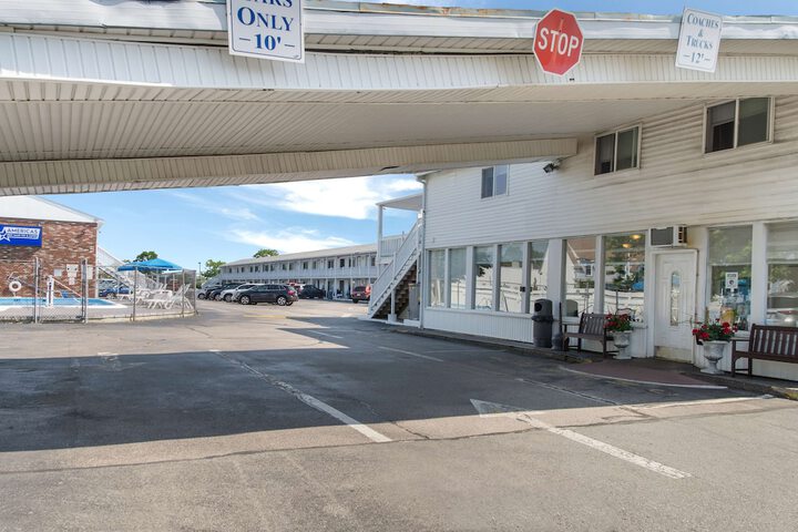 Americas Best Value Inn & Suites Hyannis Cape Cod