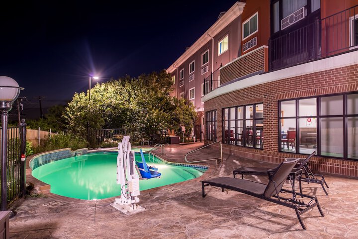 Pool 14 of 52