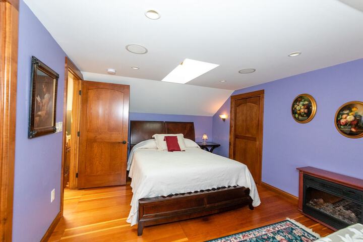 Room 6 of 11