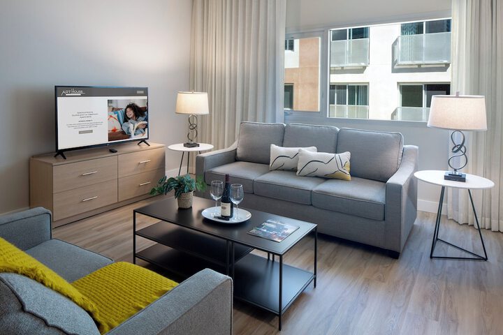 Art House Hotel and Suites