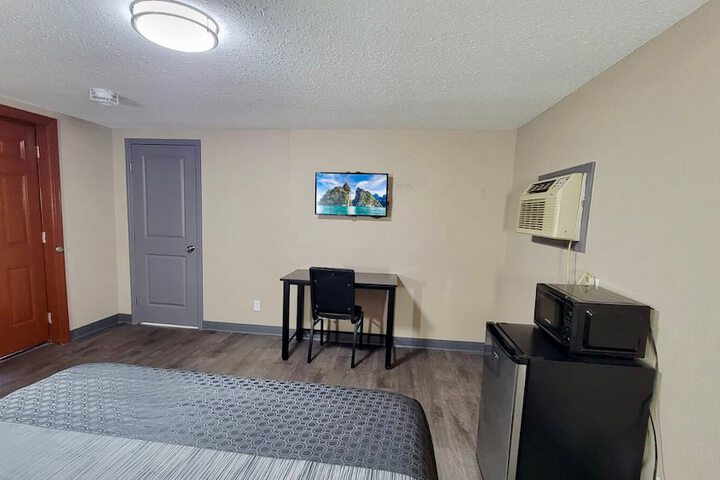 Budget Inn & Suites