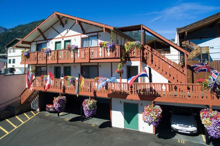 Hotel 8 of 183