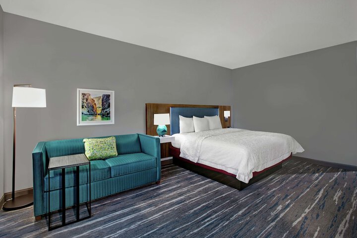 Room 28 of 39