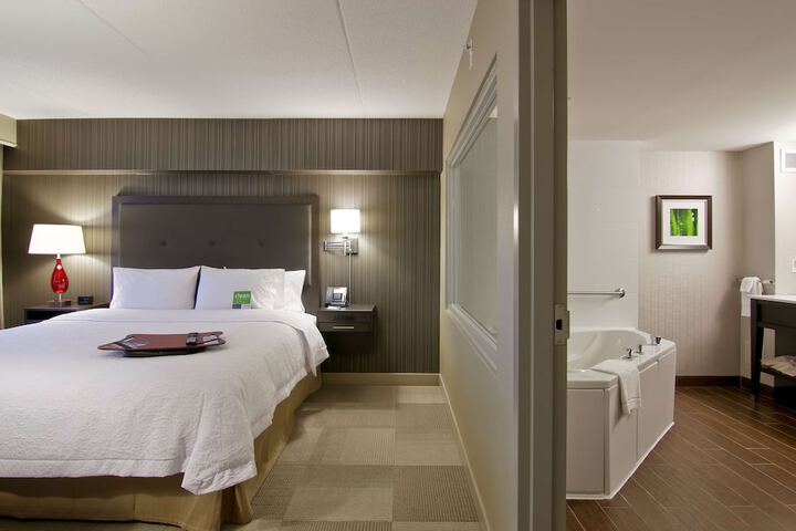 Room 27 of 48