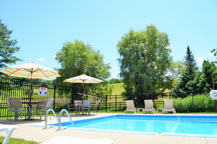 Maple Terrace Motel