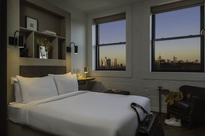 Room 22 of 38