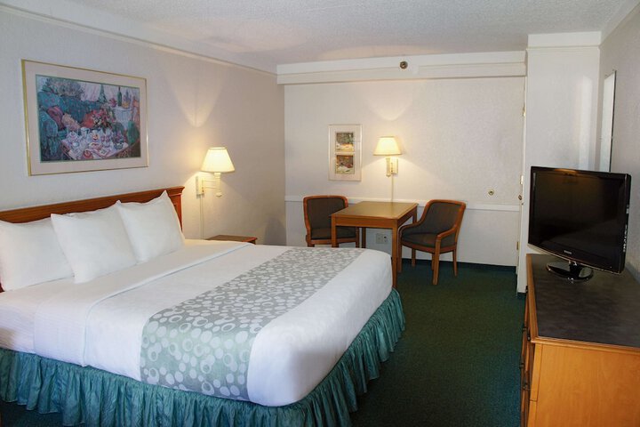 Room 27 of 40