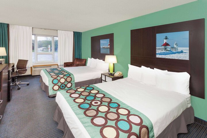 Super 8 by Wyndham Stevensville / St. Joseph