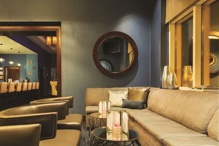 Lounge 38 of 40