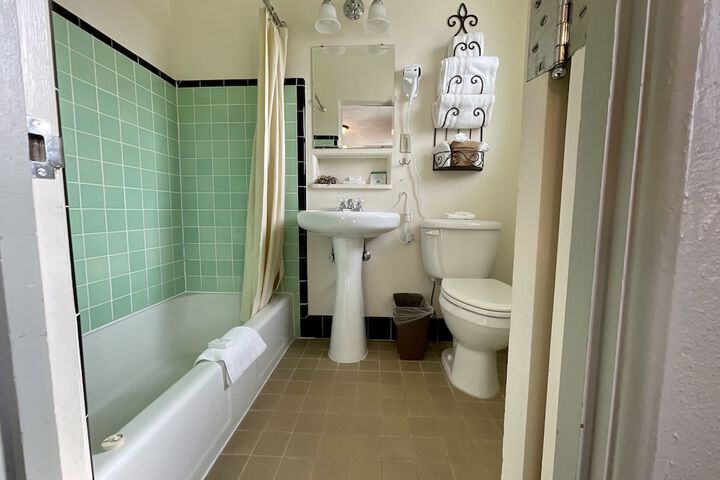 Room 28 of 45