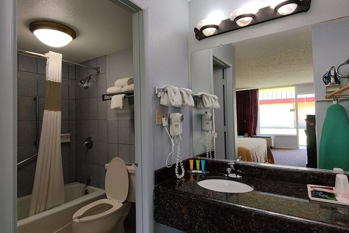 Countryside Inn & Suites