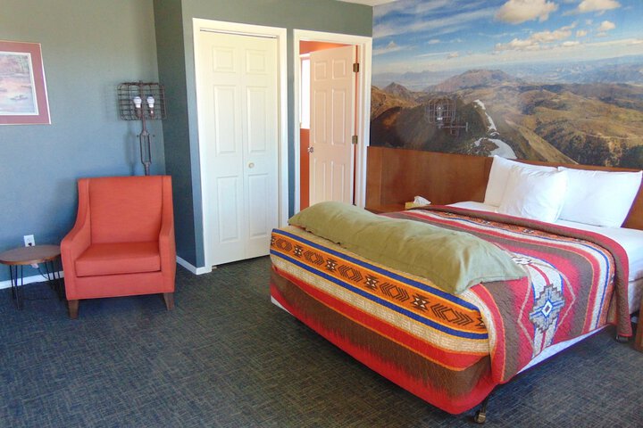 Room 33 of 64