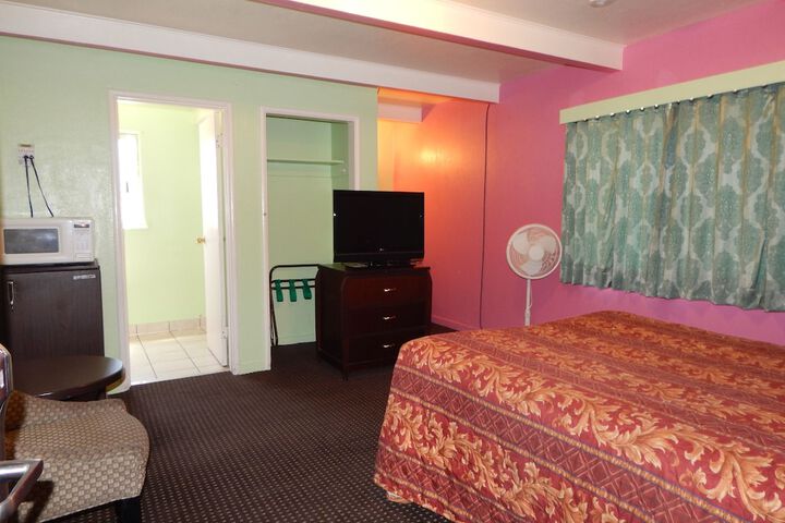 Room 13 of 20