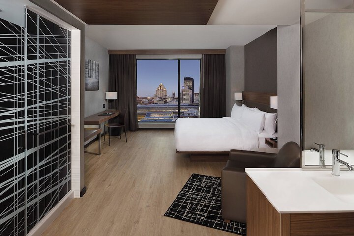 Room 18 of 37
