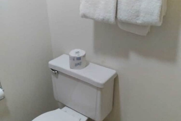 Room 12 of 16