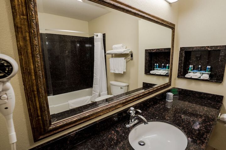 Holiday Inn Express & Suites Pampa by IHG