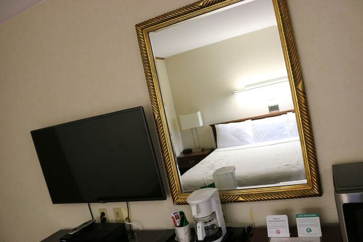 Room 10 of 24