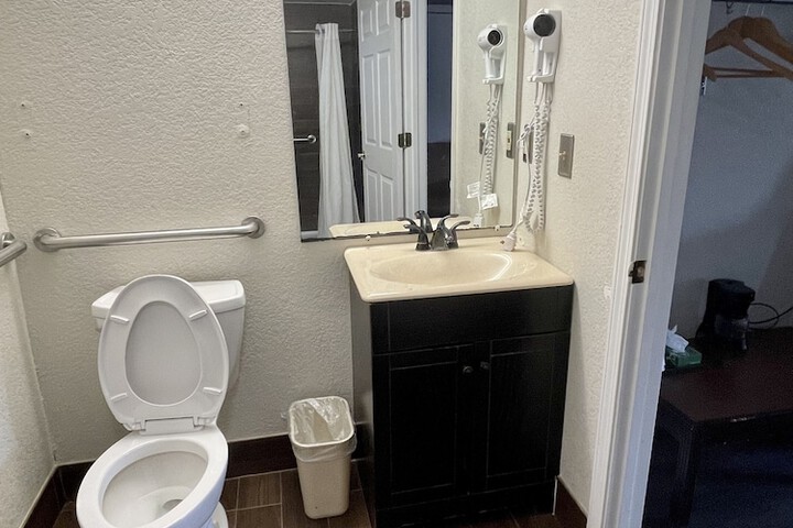 Room 13 of 22