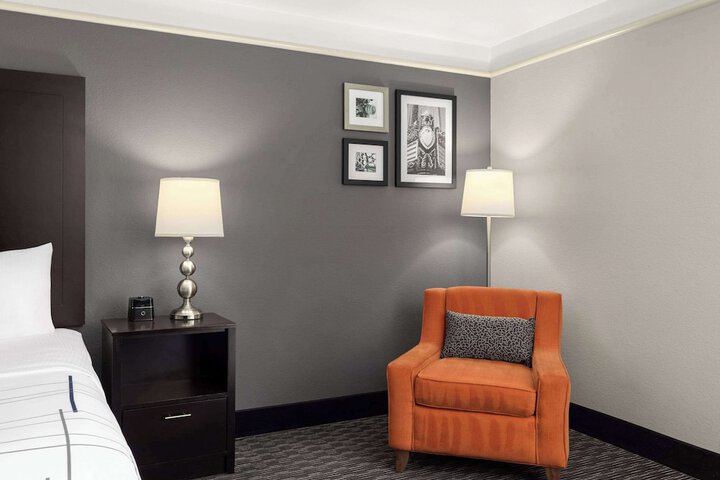 Room 30 of 37