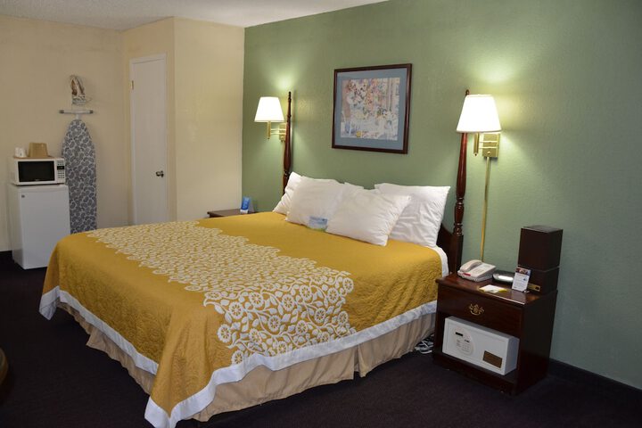 Room 70 of 118