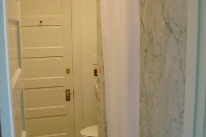 Room 19 of 68