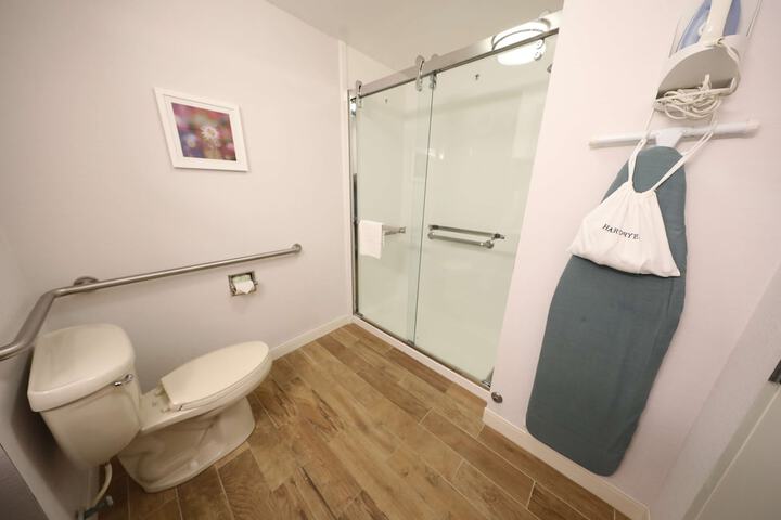 Room 33 of 93
