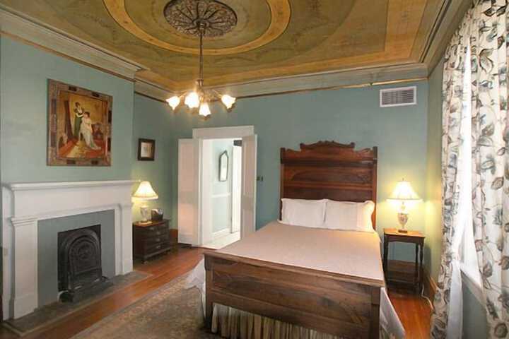 Room 8 of 170