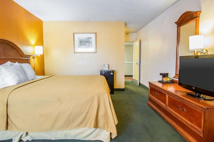 Room 17 of 44