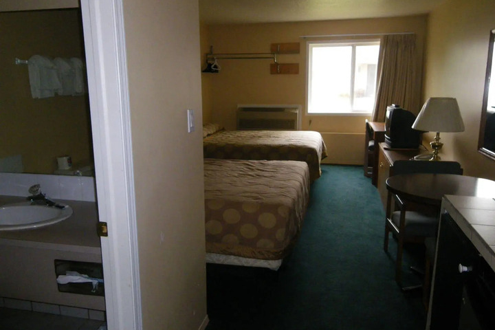 SELKIRK INN