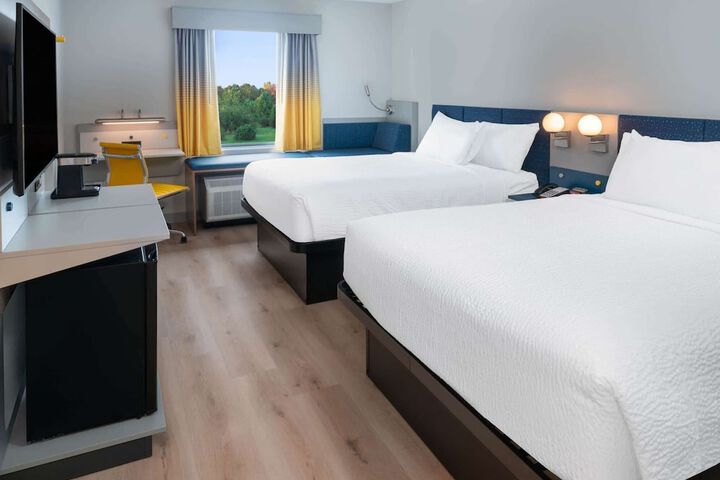Microtel Inn & Suites by Wyndham Hot Springs