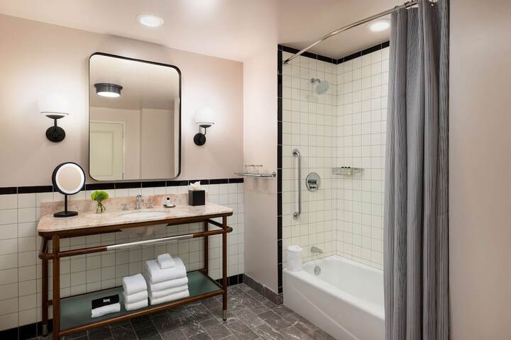 The Candler Hotel Atlanta Curio Collection by Hilton