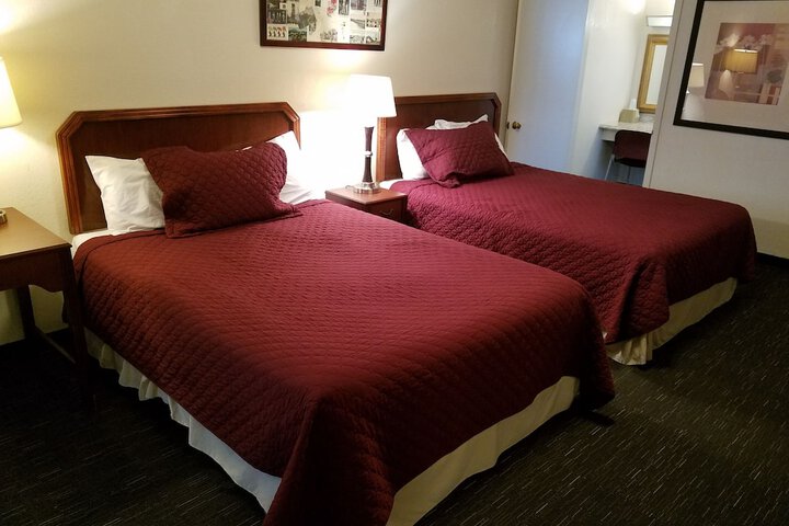 Room 33 of 60