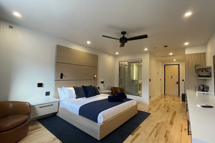 Room 8 of 110