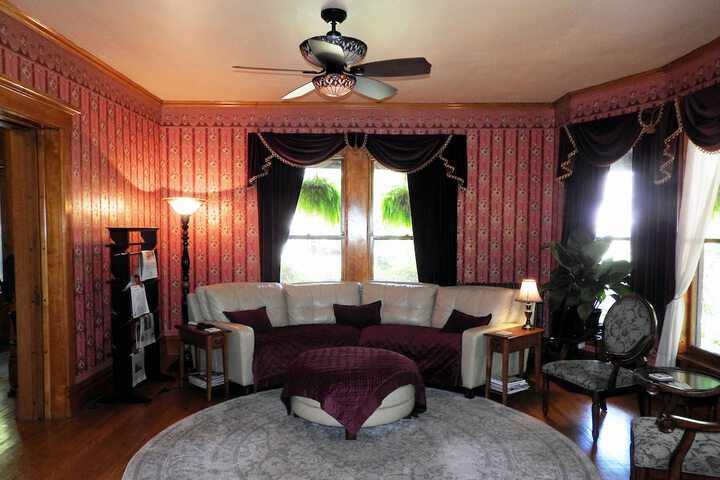 Champaign Garden Inn