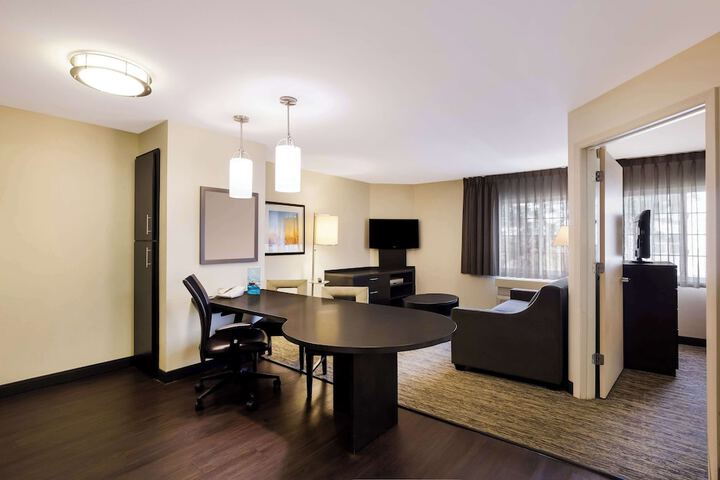 Room 17 of 37
