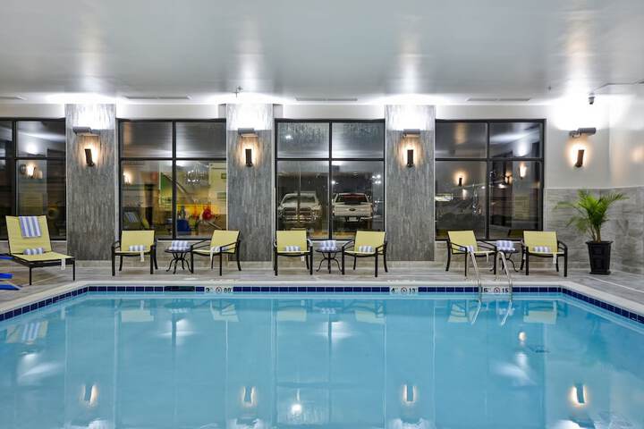 Hampton Inn & Suites Detroit / Warren