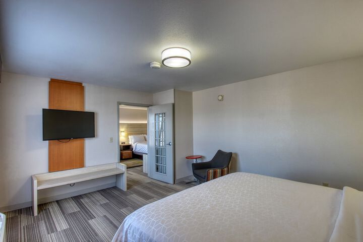 Room 32 of 99