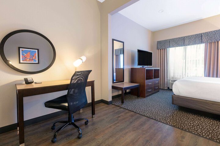Room 26 of 65