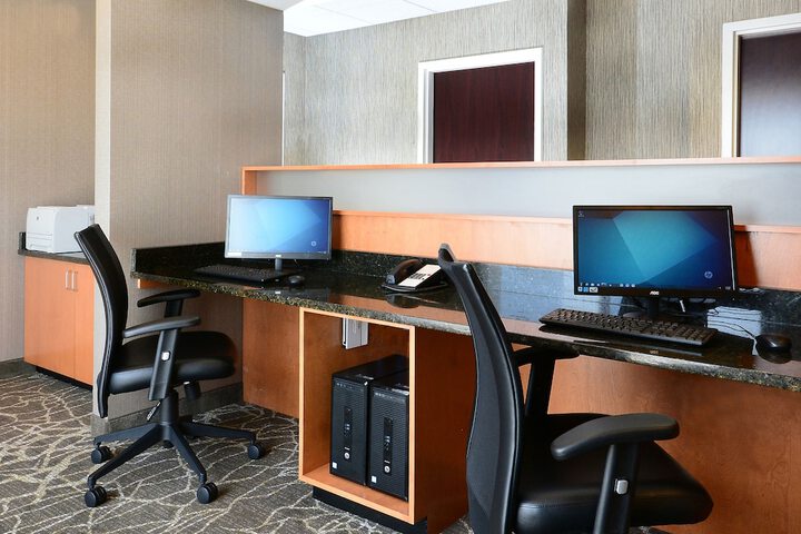 Business Center 41 of 43