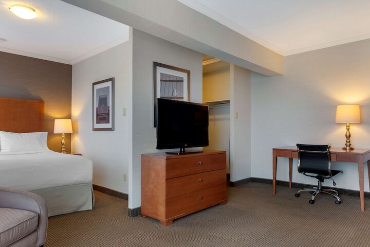 Room 16 of 64