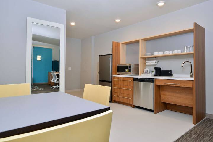 Room 13 of 40