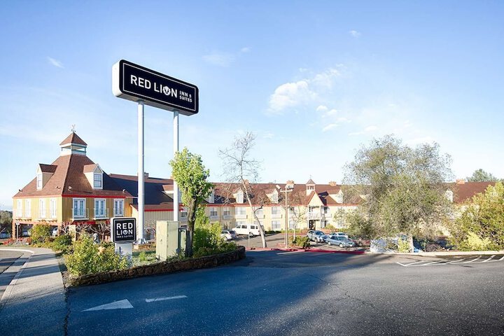 Red Lion Inn & Suites Auburn