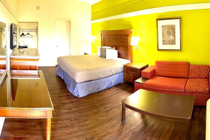 Room 15 of 16