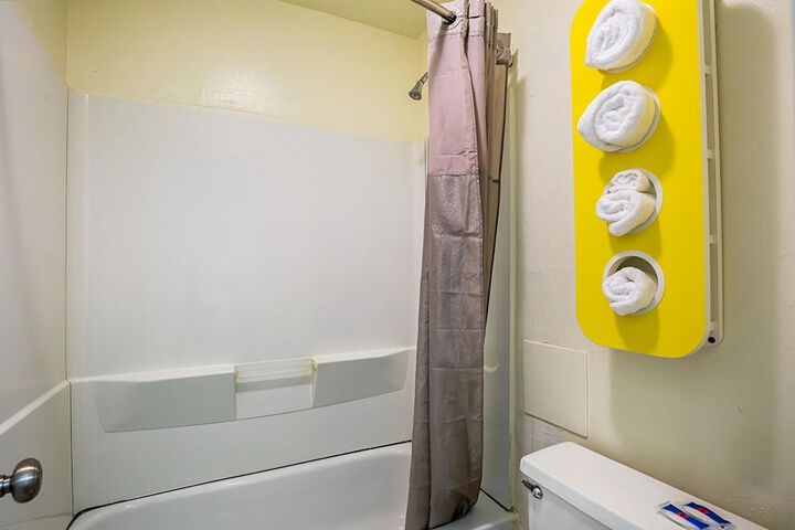 Motel 6 Madisonville TX