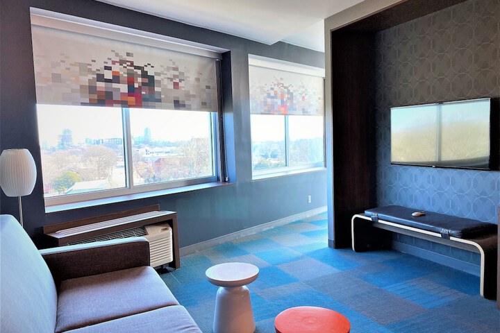 Room 53 of 78