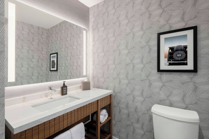 Room 51 of 215
