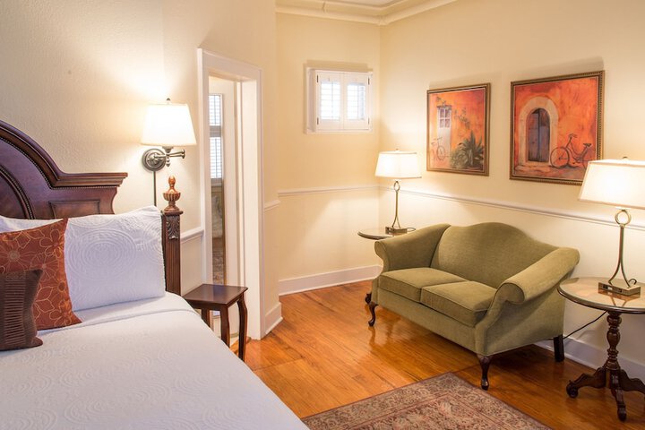 Room 28 of 46