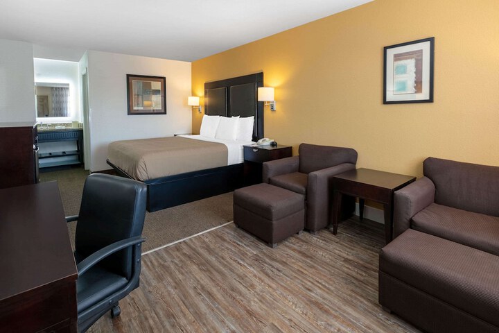 Room 13 of 32