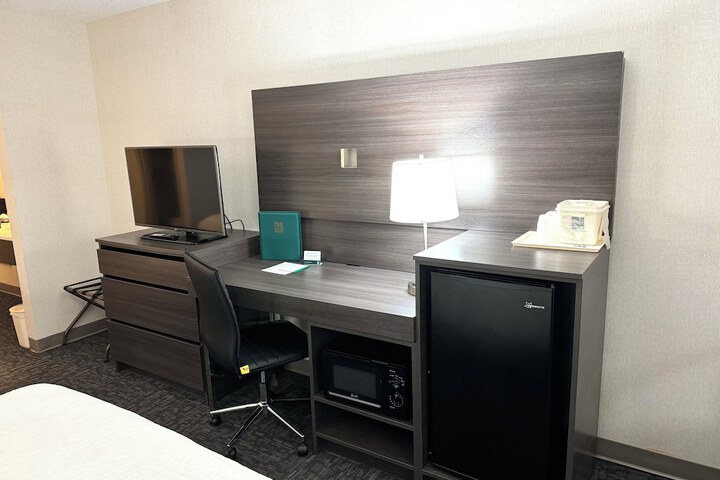 Room 11 of 37