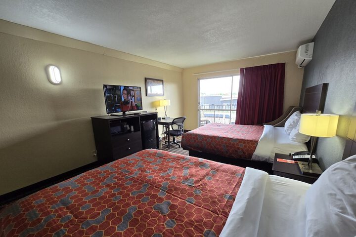Econo Lodge Inn & Suites Mason City - Clear Lake